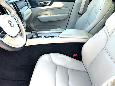 2023 Volvo XC60 B5 FWD Plus Bright Theme