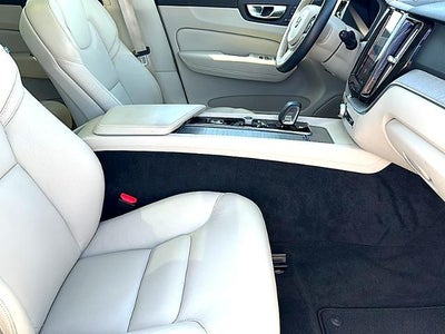 2023 Volvo XC60 B5 FWD Plus Bright Theme