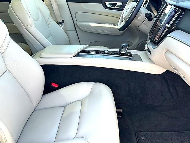 2023 Volvo XC60 B5 FWD Plus Bright Theme