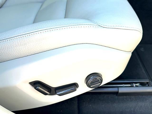 2023 Volvo XC60 B5 FWD Plus Bright Theme