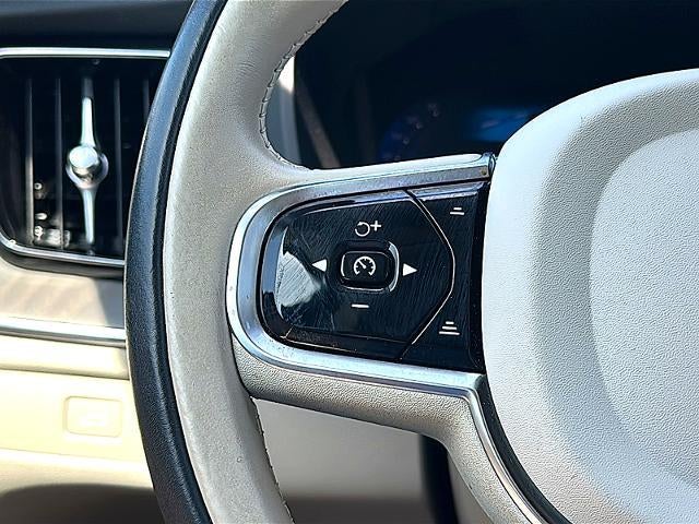 2023 Volvo XC60 B5 FWD Plus Bright Theme