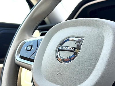 2023 Volvo XC60 B5 FWD Plus Bright Theme