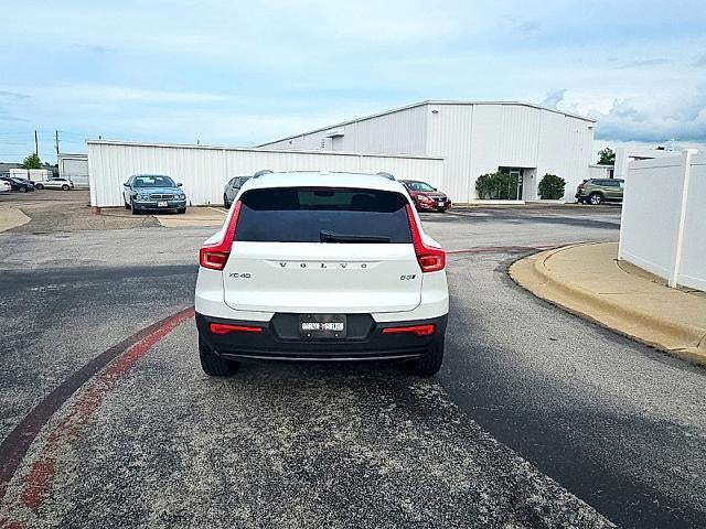 2025 Volvo XC40 B5 AWD Plus Dark Theme
