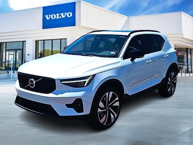 2025 Volvo XC40 B5 AWD Plus Dark Theme