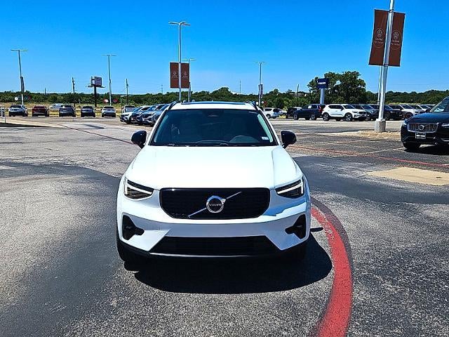 2025 Volvo XC40 B5 AWD Plus Dark Theme