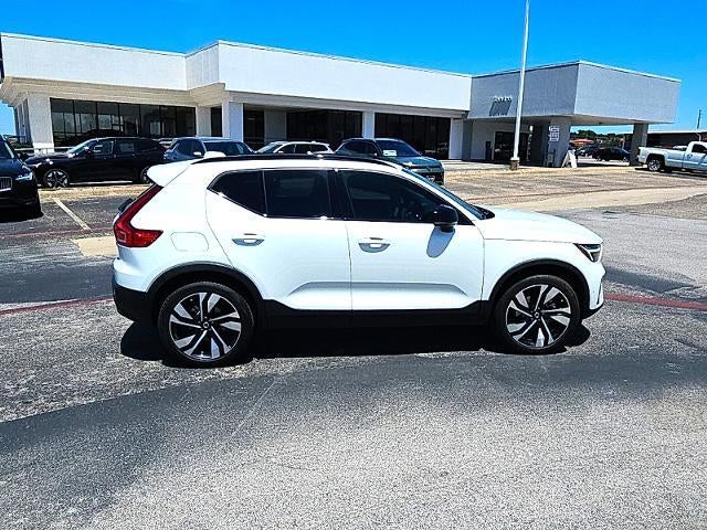 2025 Volvo XC40 B5 AWD Plus Dark Theme