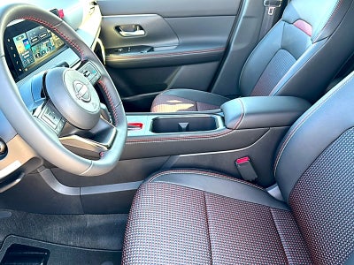 2025 Nissan Kicks SR FWD