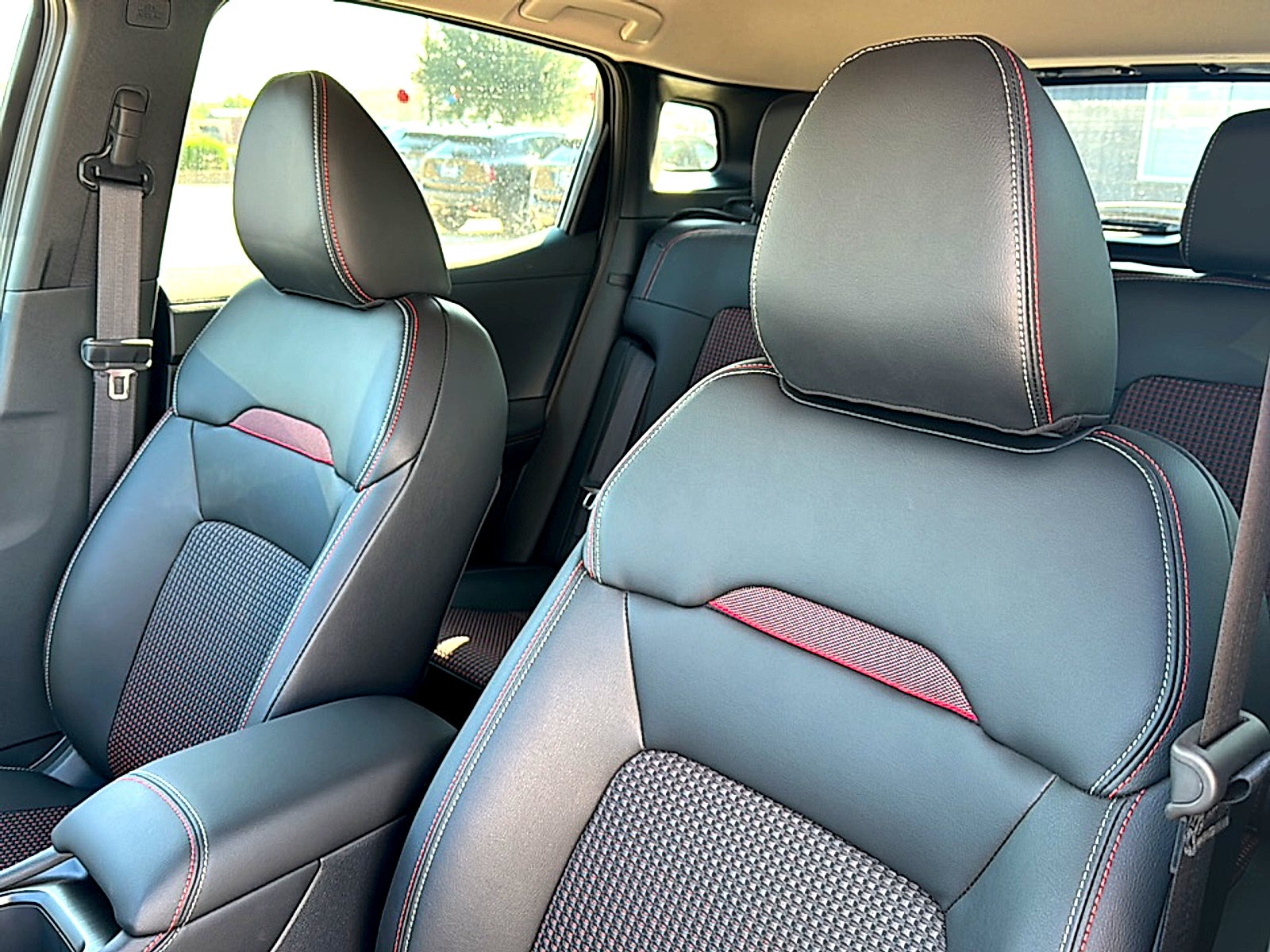 2025 Nissan Kicks SR FWD