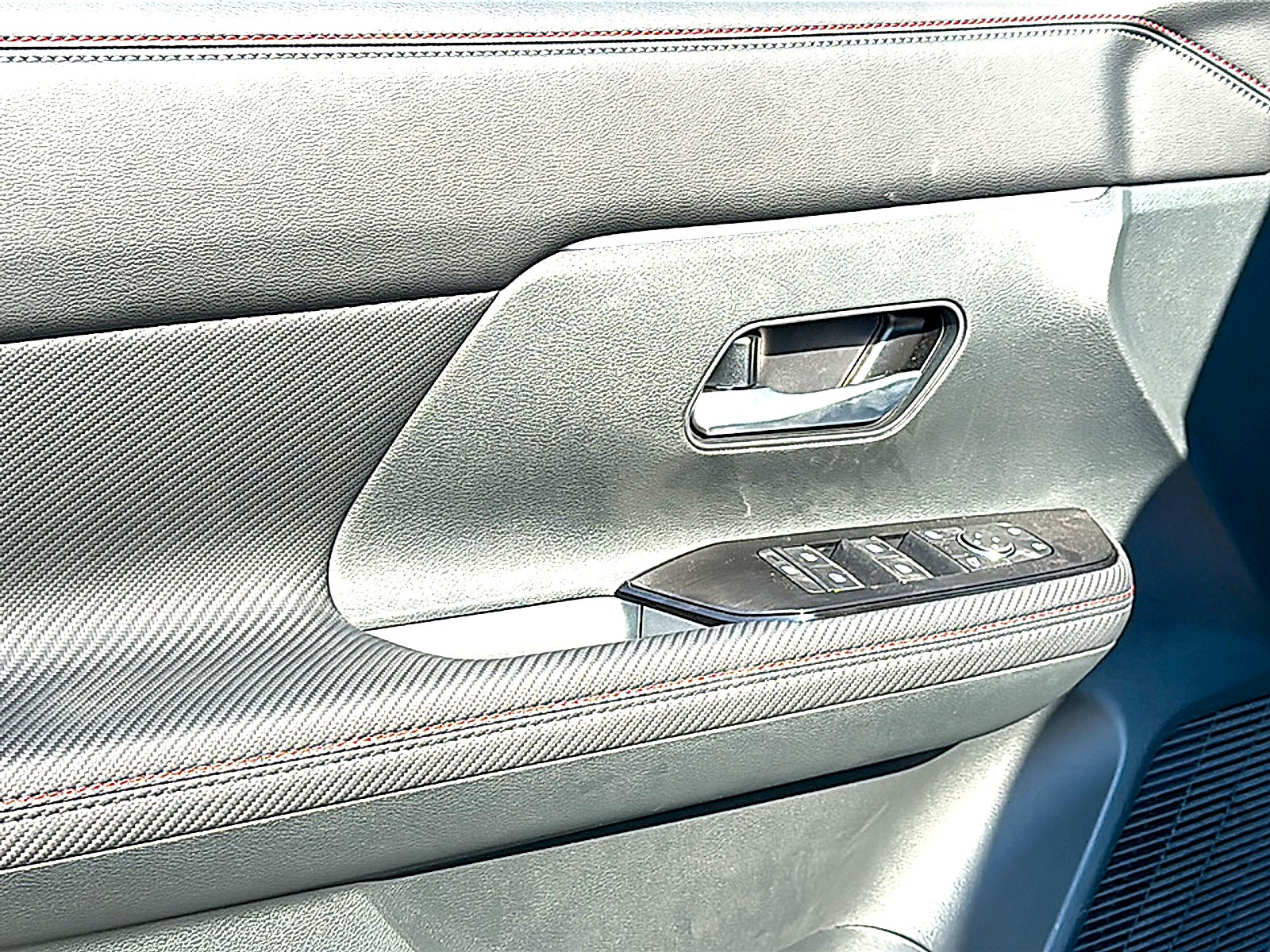 2025 Nissan Kicks SR FWD