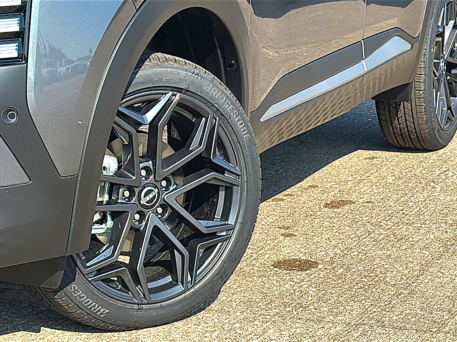 2025 Nissan Kicks SR FWD