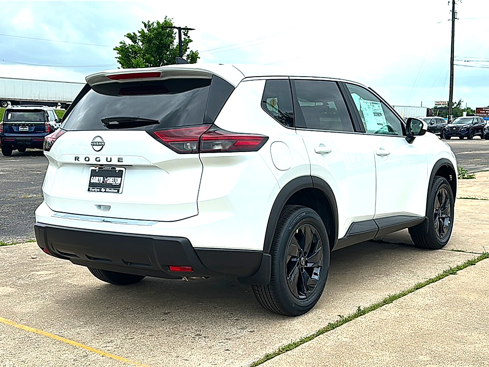 2026 Nissan Rogue SV