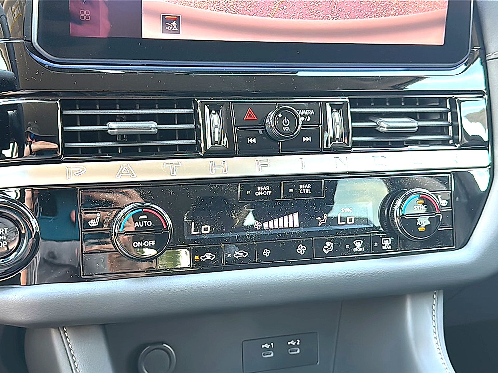 2026 Nissan Pathfinder SV