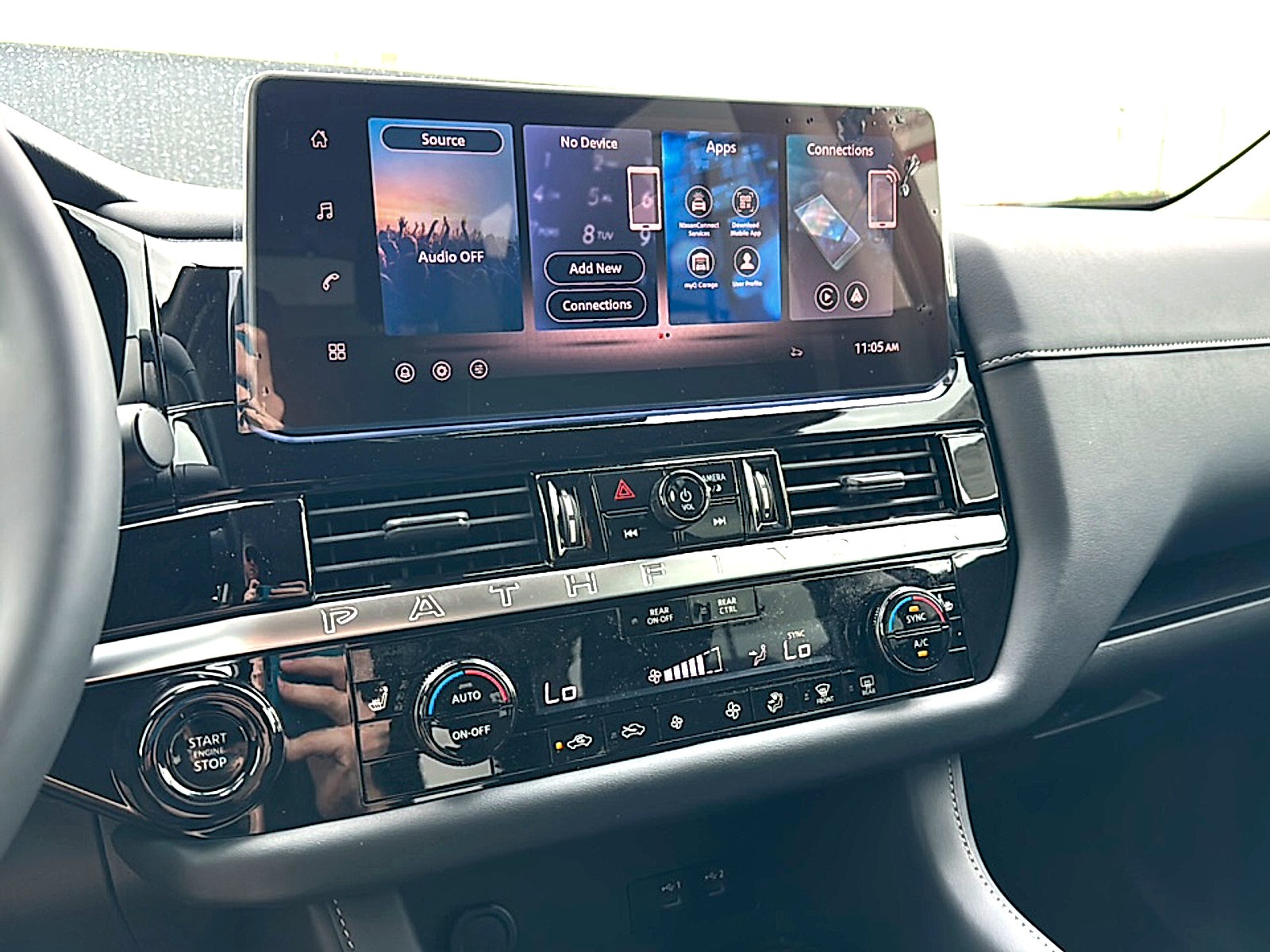 2026 Nissan Pathfinder SV