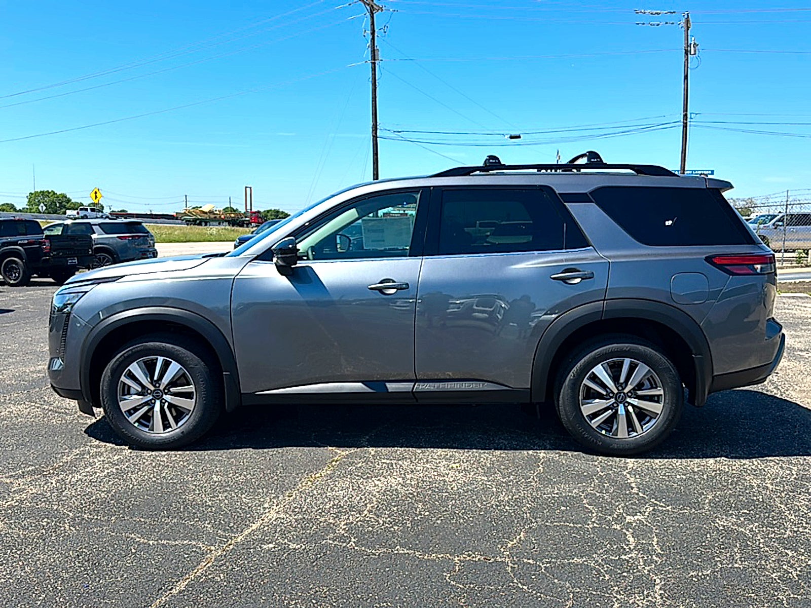 2026 Nissan Pathfinder SL