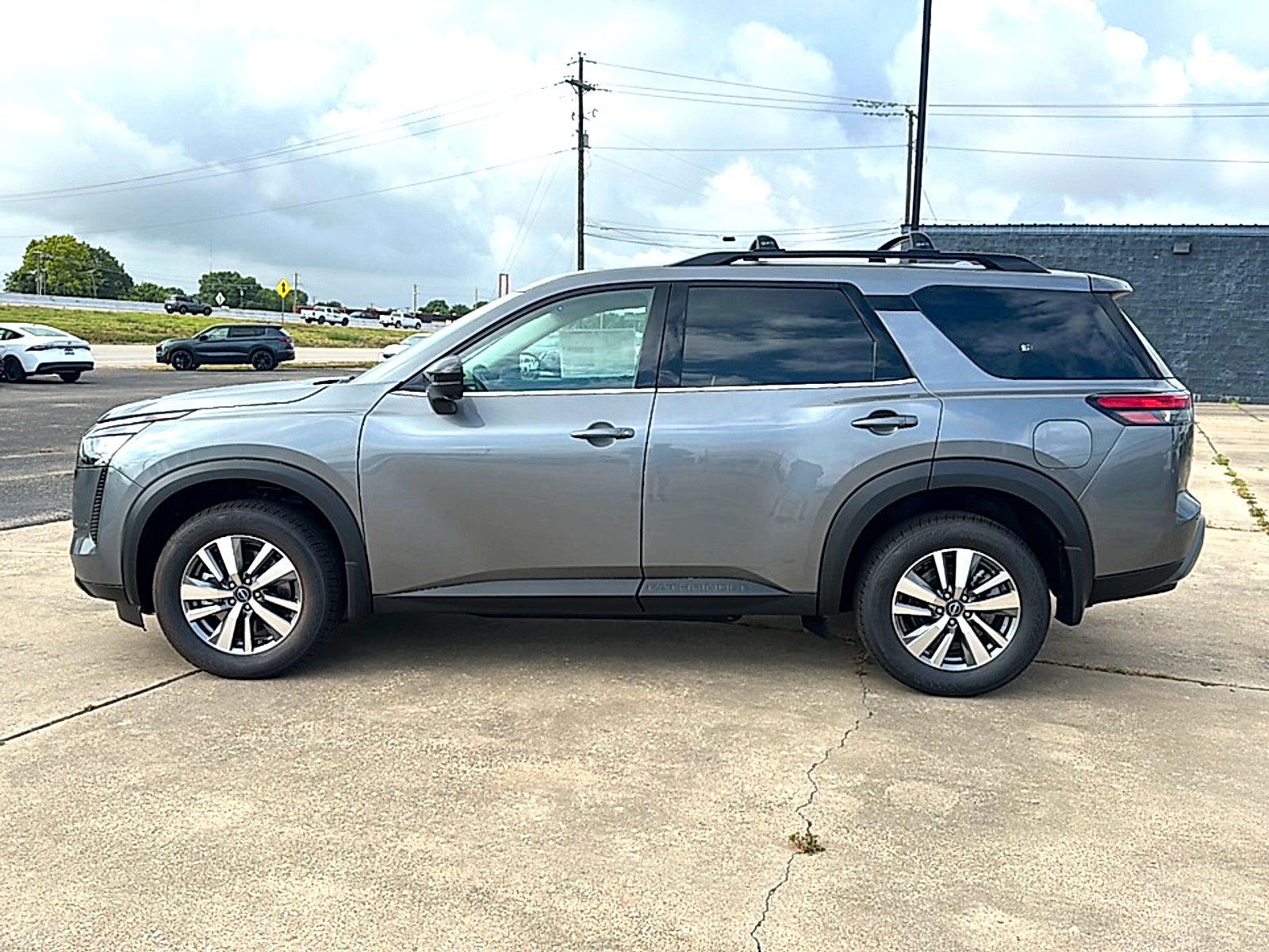2026 Nissan Pathfinder SL