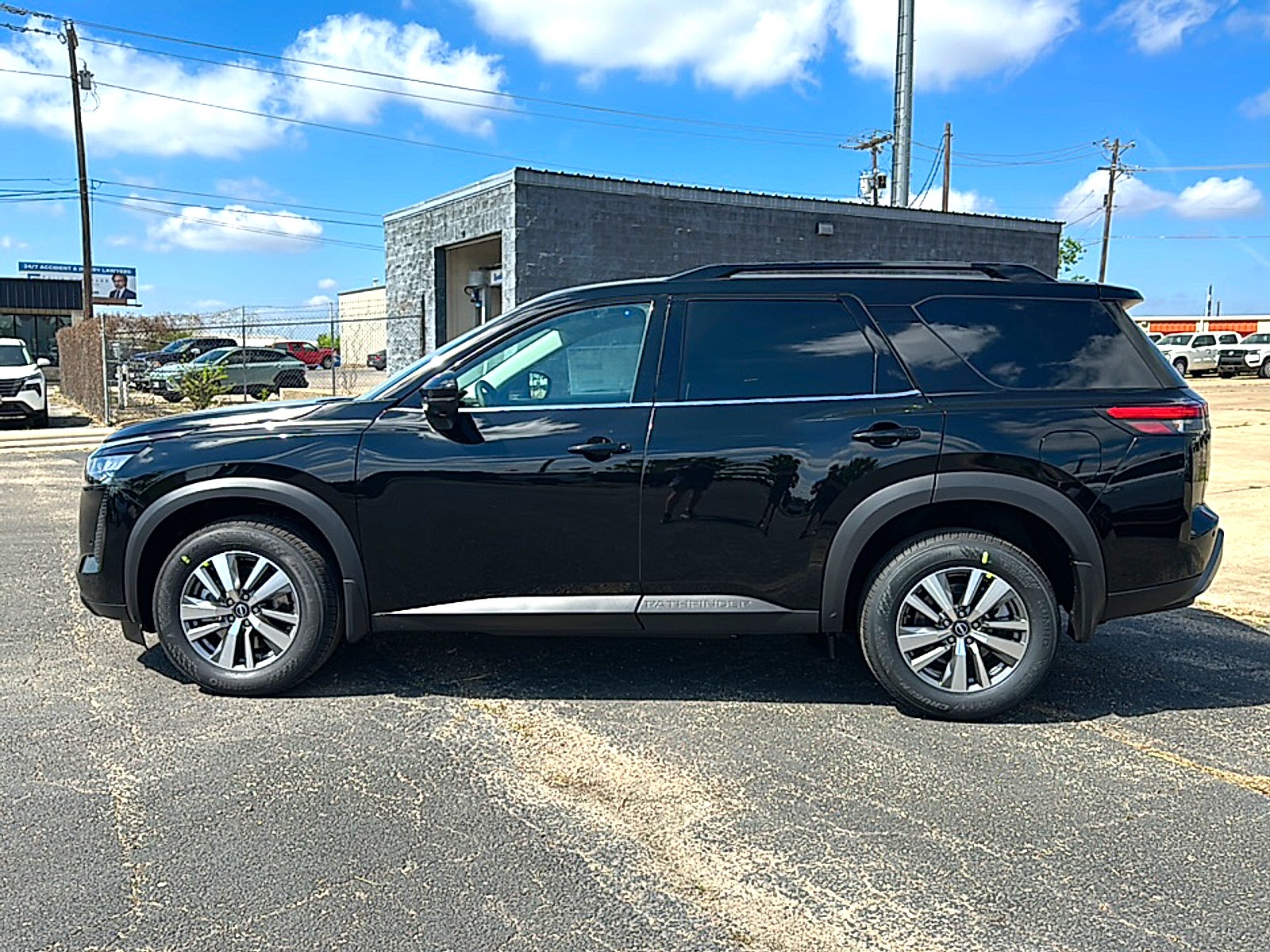 2026 Nissan Pathfinder SL