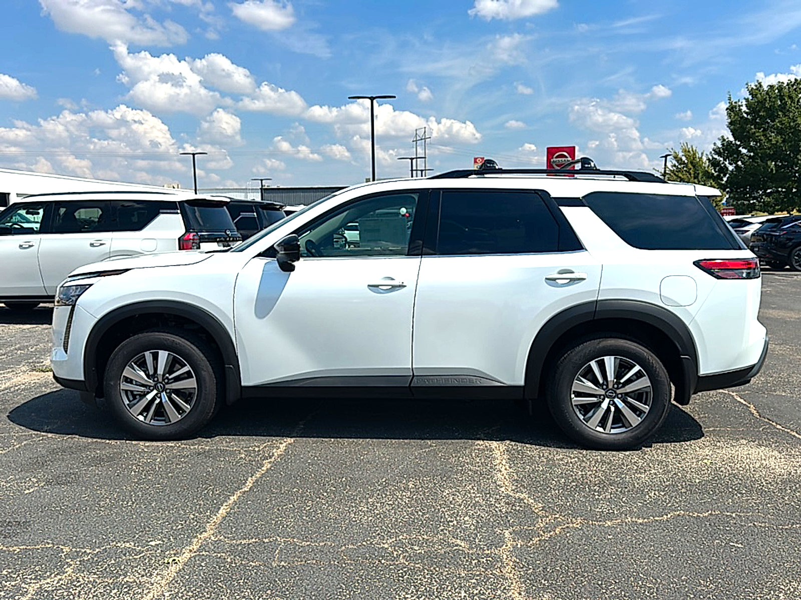 2026 Nissan Pathfinder SL