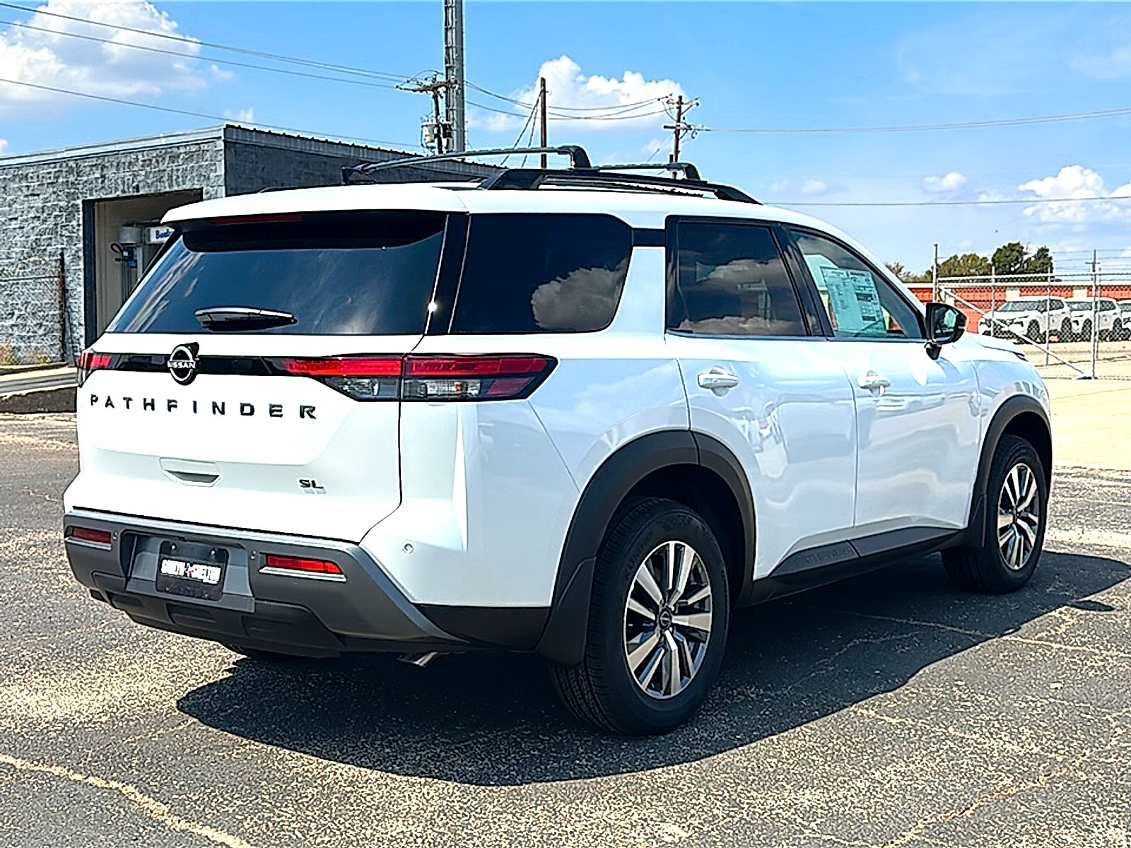 2026 Nissan Pathfinder SL