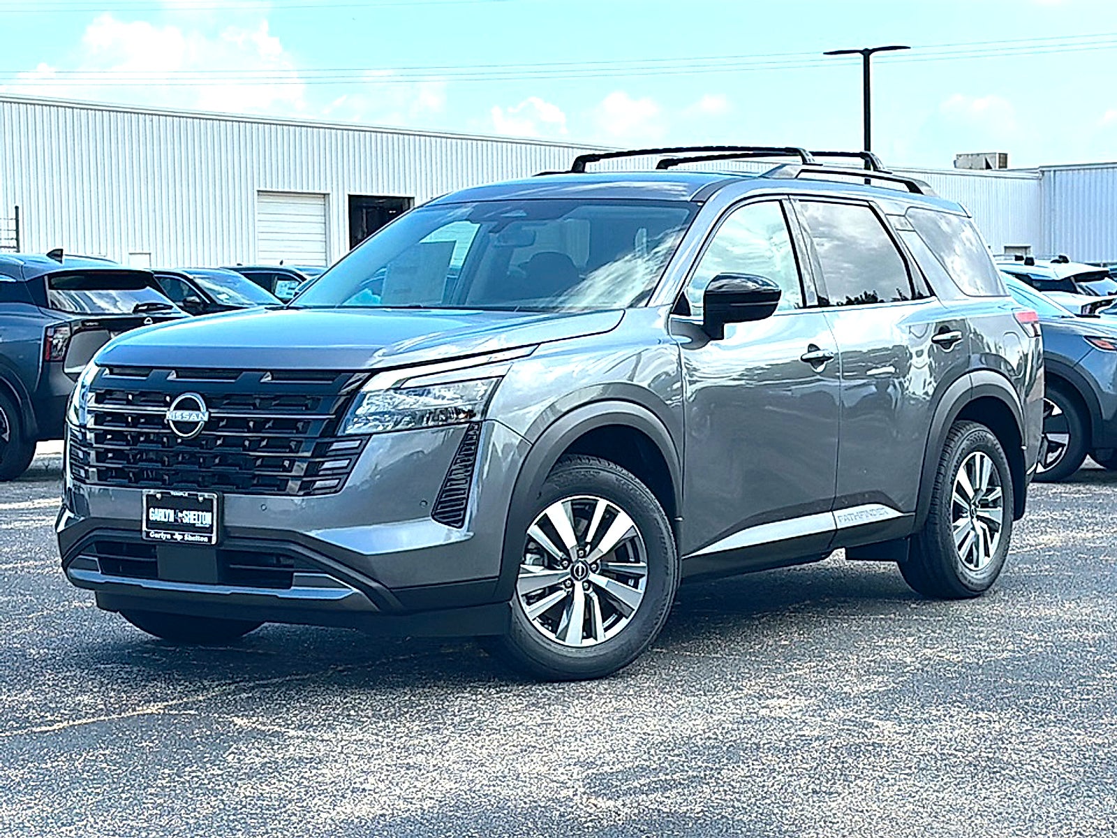 2026 Nissan Pathfinder SL