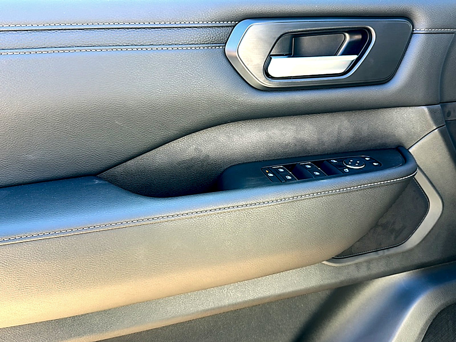 2025 Nissan Armada SV