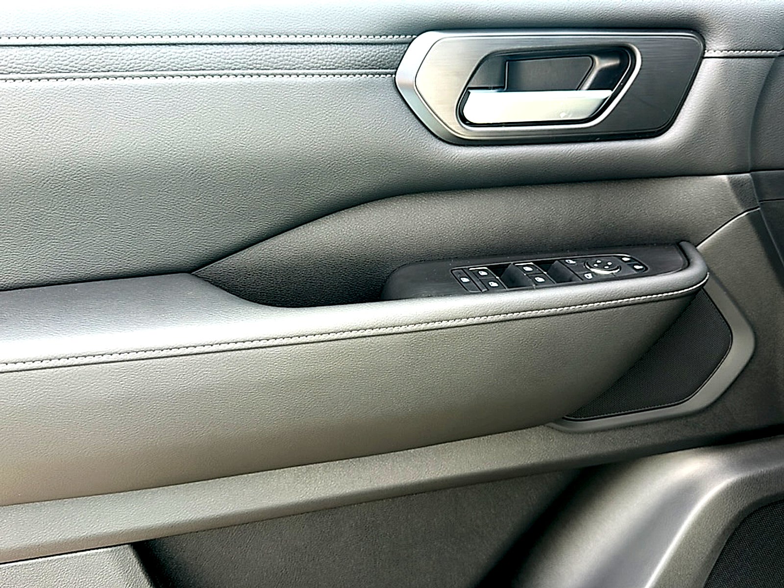 2026 Nissan Armada SV