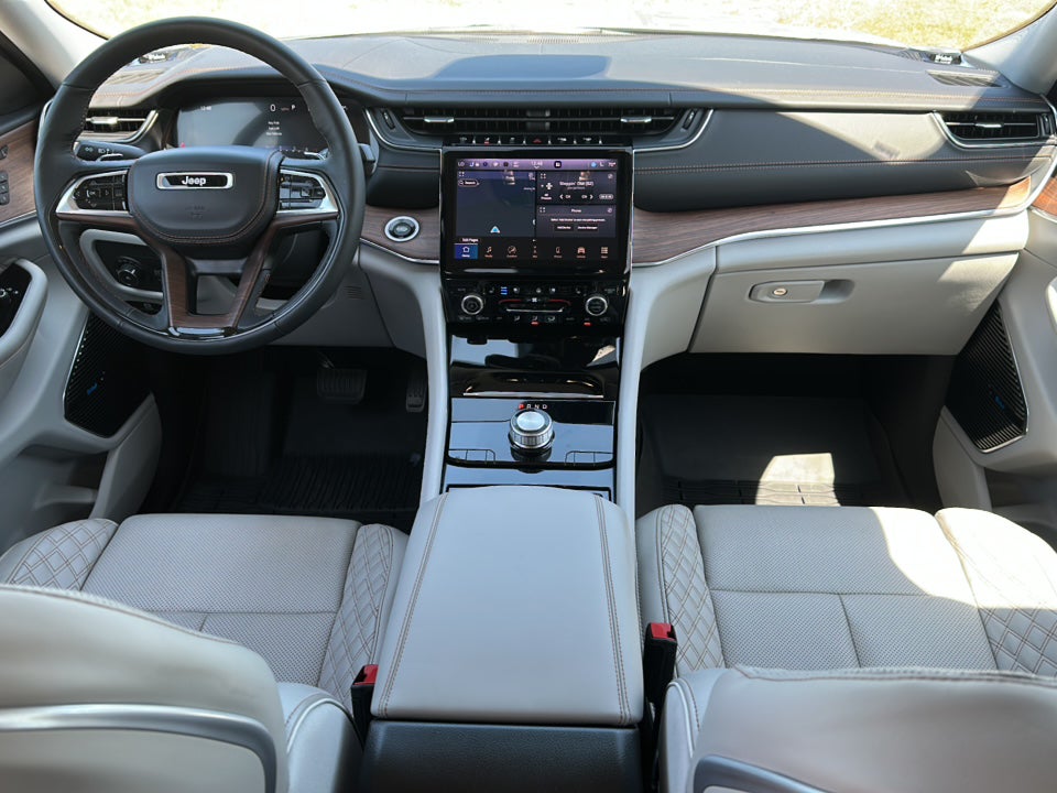 2023 Jeep Grand Cherokee Summit 4x2