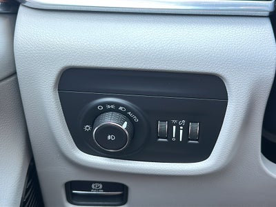 2023 Jeep Grand Cherokee Summit 4x2