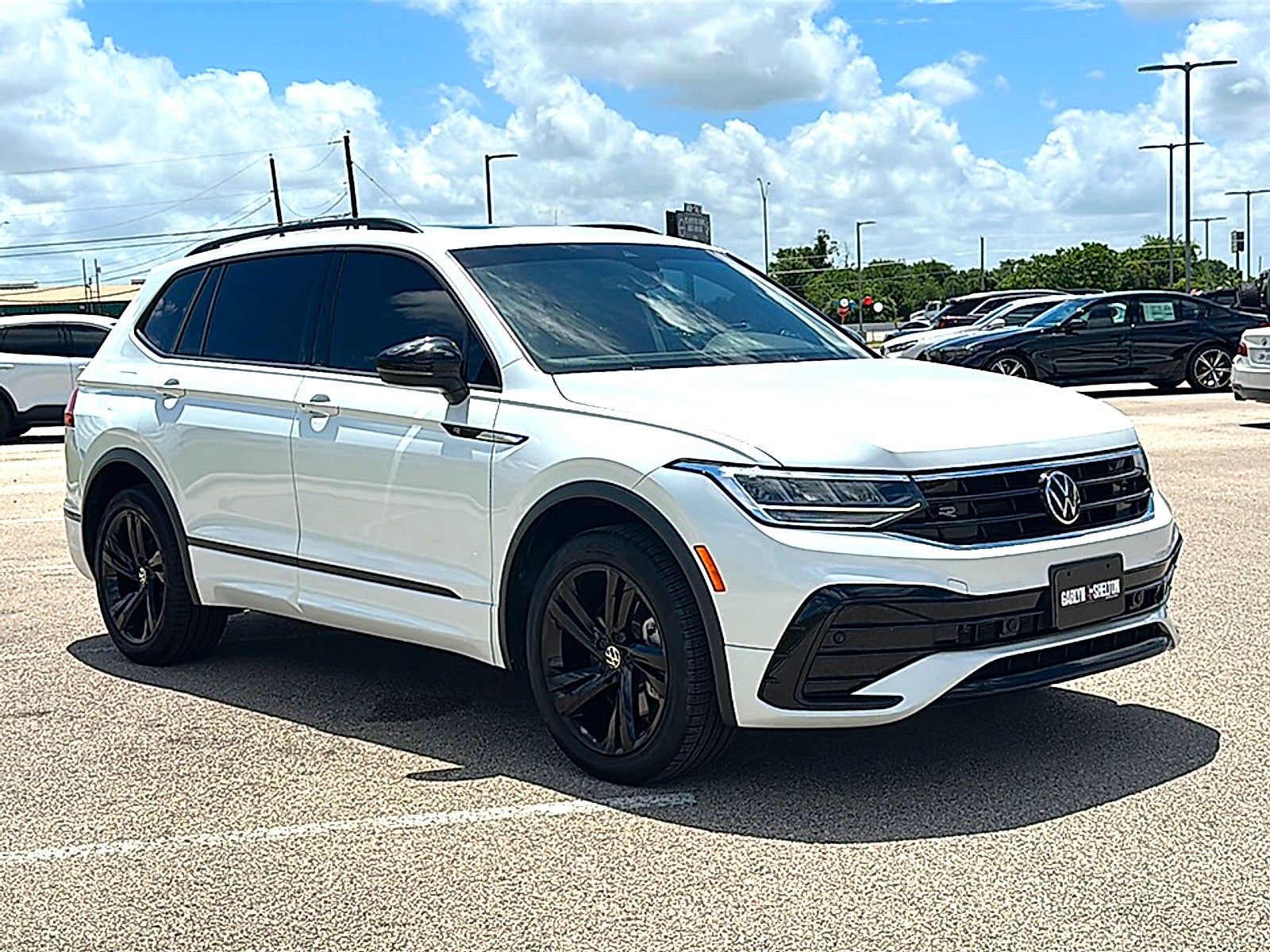 2023 Volkswagen Tiguan SE R-Line Black