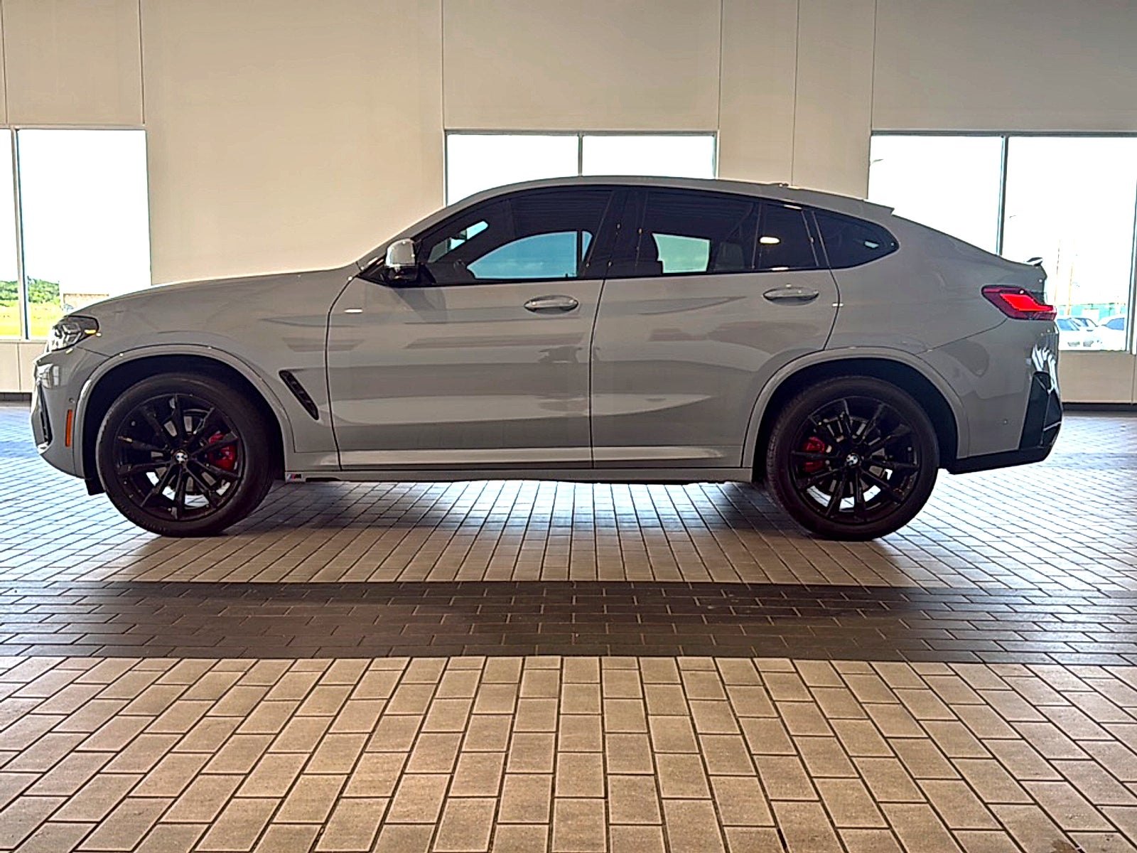 2025 BMW X4 xDrive30i