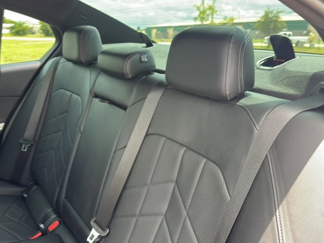 2025 BMW 5 Series 530i