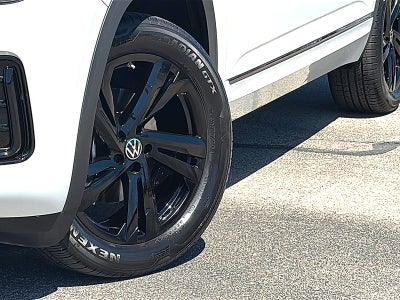 2025 Volkswagen Atlas Cross Sport 2.0T SEL R-Line Black